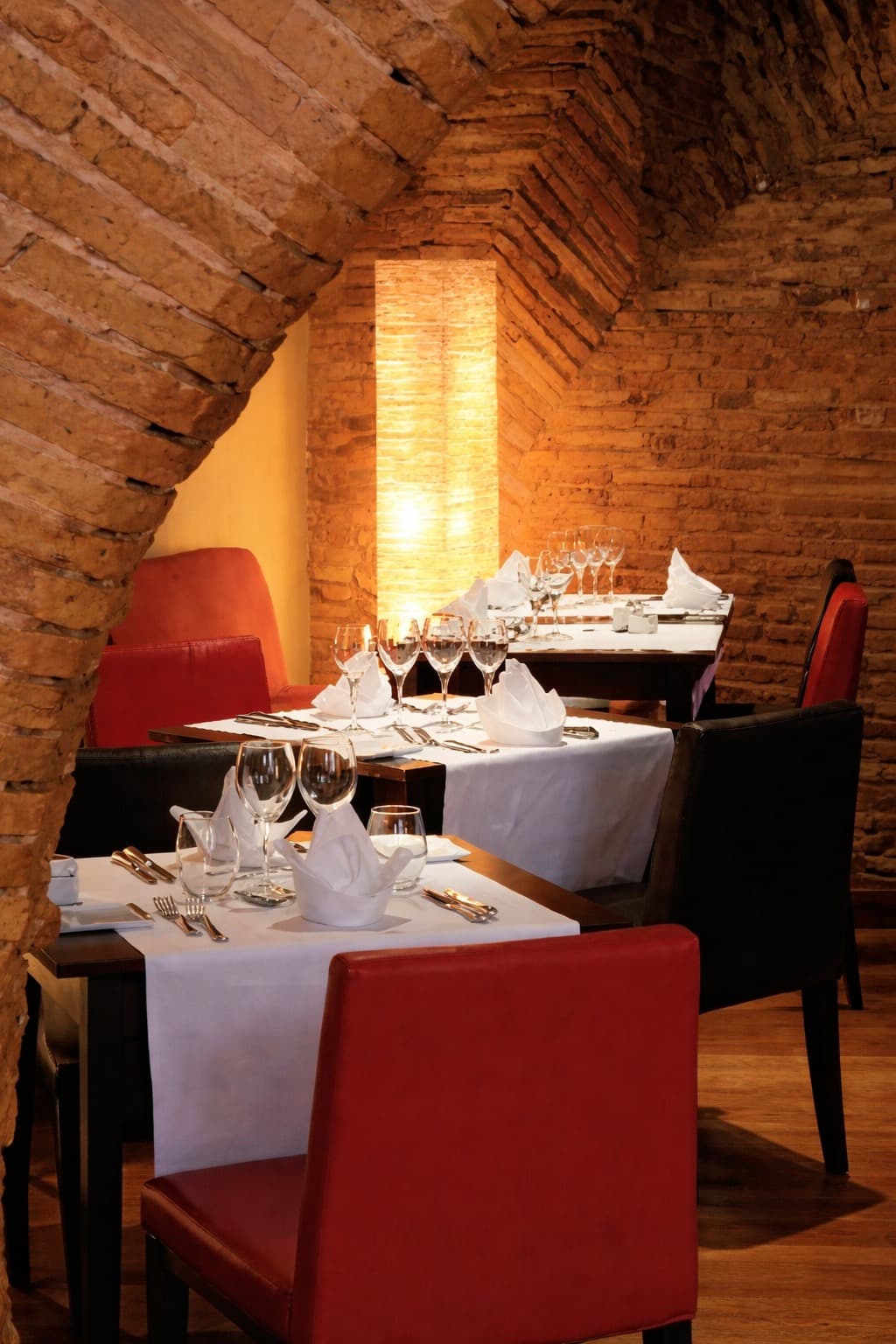 Restaurant le 19 Toulouse — salle voûtée en briques toulousaines