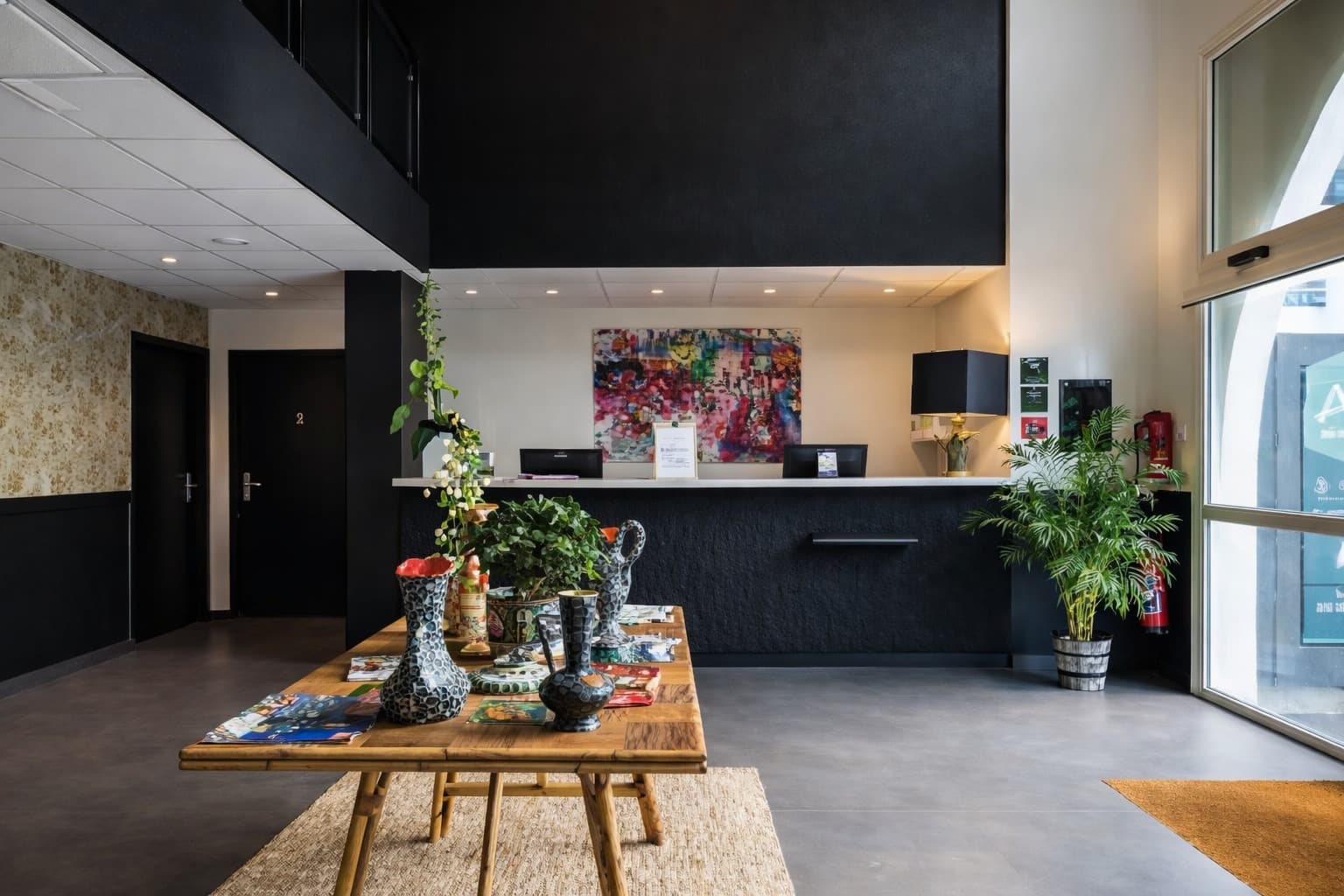 Hôtel Altica Anglet — salon banquette tropicale